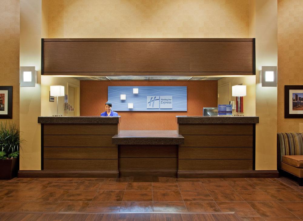 Holiday Inn Express Hotel & Suites Belmont By Ihg Экстерьер фото
