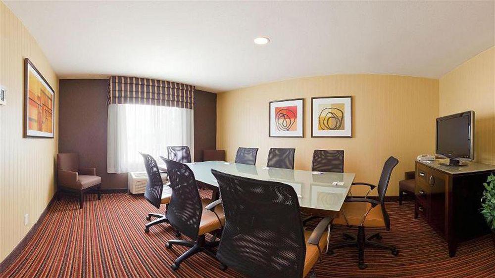 Holiday Inn Express Hotel & Suites Belmont By Ihg Экстерьер фото
