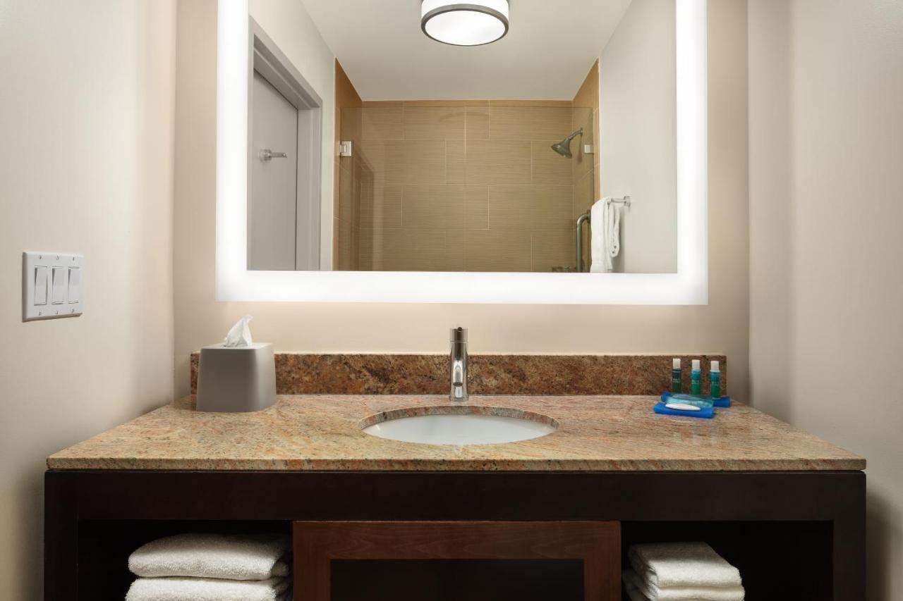 Holiday Inn Express Hotel & Suites Belmont By Ihg Экстерьер фото