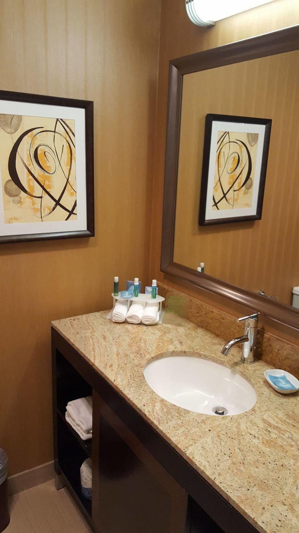 Holiday Inn Express Hotel & Suites Belmont By Ihg Экстерьер фото
