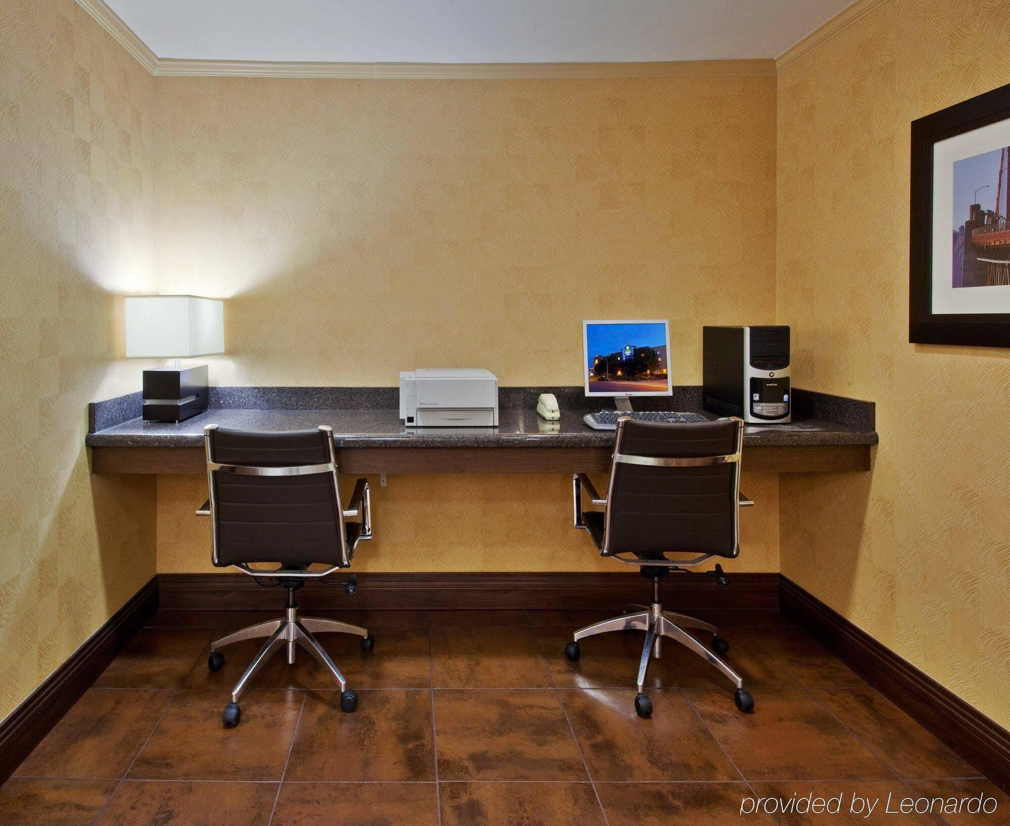 Holiday Inn Express Hotel & Suites Belmont By Ihg Экстерьер фото